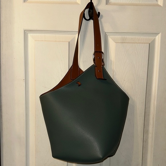 Maison de Beaute Marseilles Handbags - MDBM Madison De Beaute Marseilles CHOLET Bucket Leather Purse in Celeste
